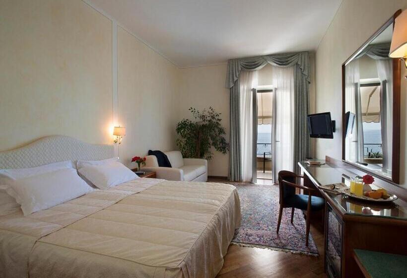 غرفة ديلوكس مطلة على البحيرة, Villa Capri