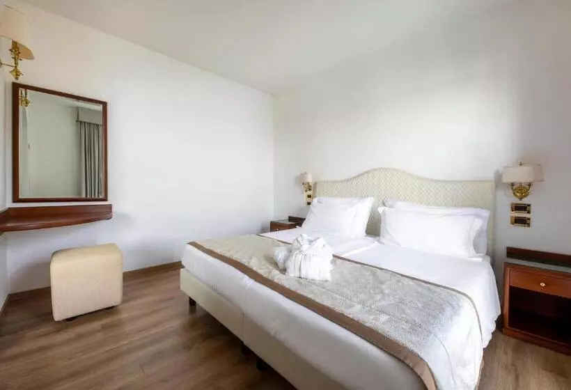سوییت جونیور با چشم‌انداز دریاچه, Villa Capri