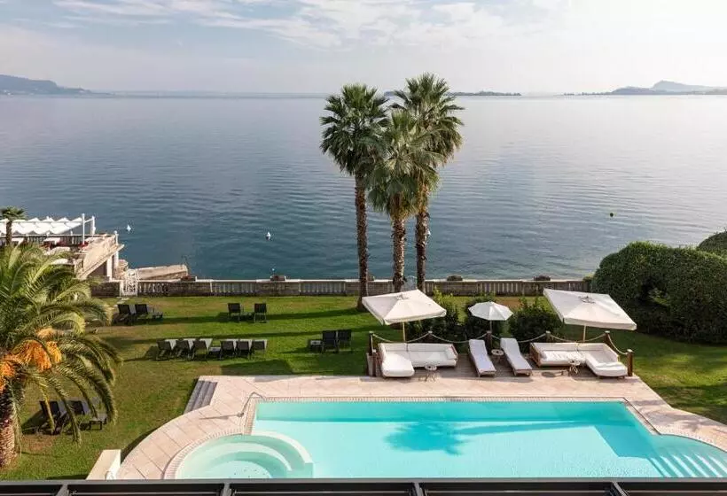 سوییت جونیور با چشم‌انداز دریاچه, Villa Capri