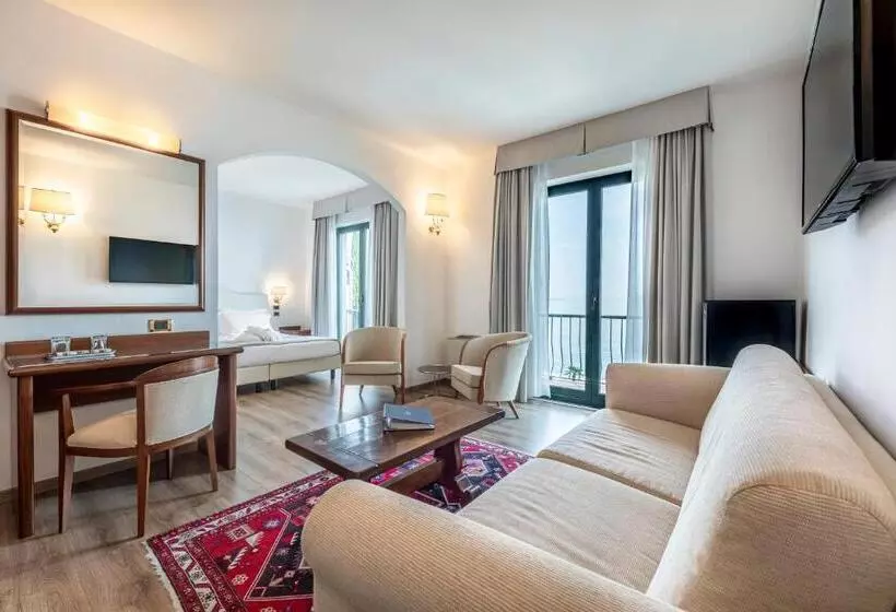 سوییت جونیور با چشم‌انداز دریاچه, Villa Capri