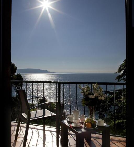 جناح جونيور مطل علي البحيرة, Villa Capri