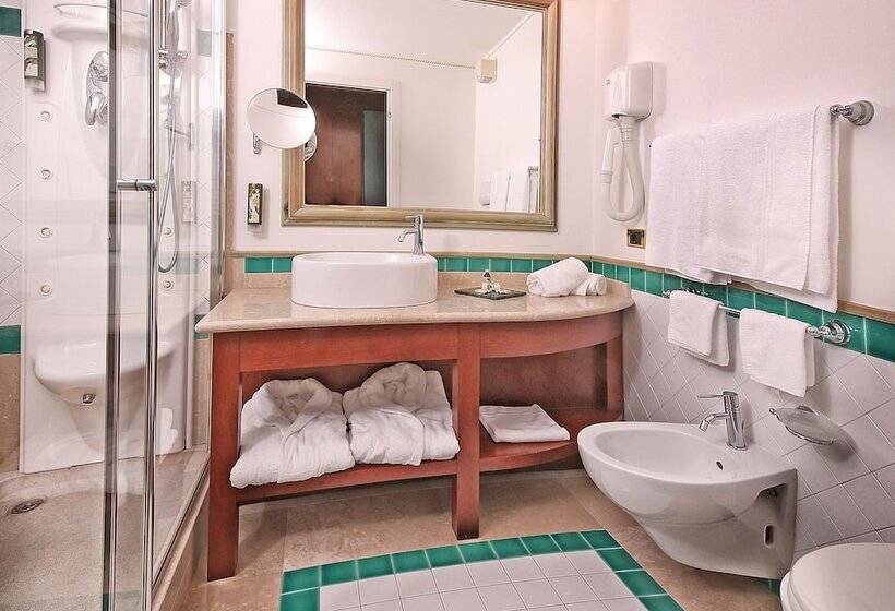 غرفة ديلوكس مطلة على البحيرة, Villa Capri