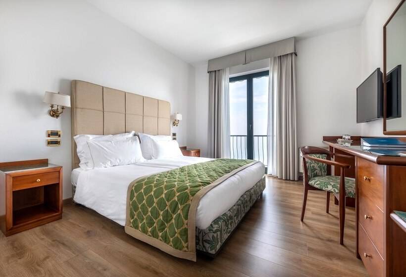 غرفة قياسية, Villa Capri