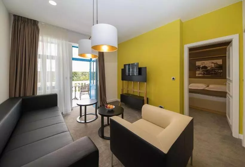 سوئیت پریمیوم, Boutique Hotel Esplanade
