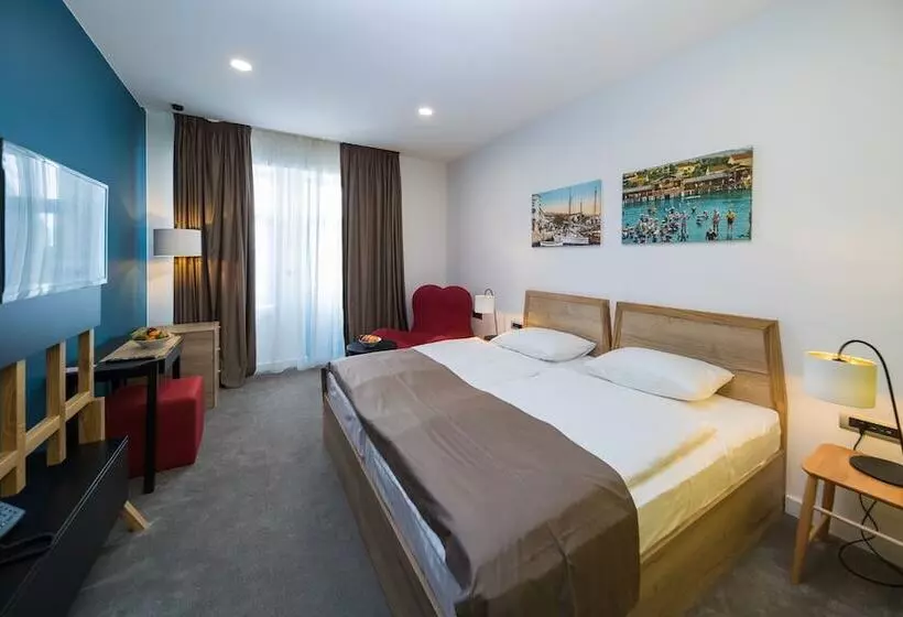 Superior-huone Sivuttainen Merinäkymä, Boutique Hotel Esplanade