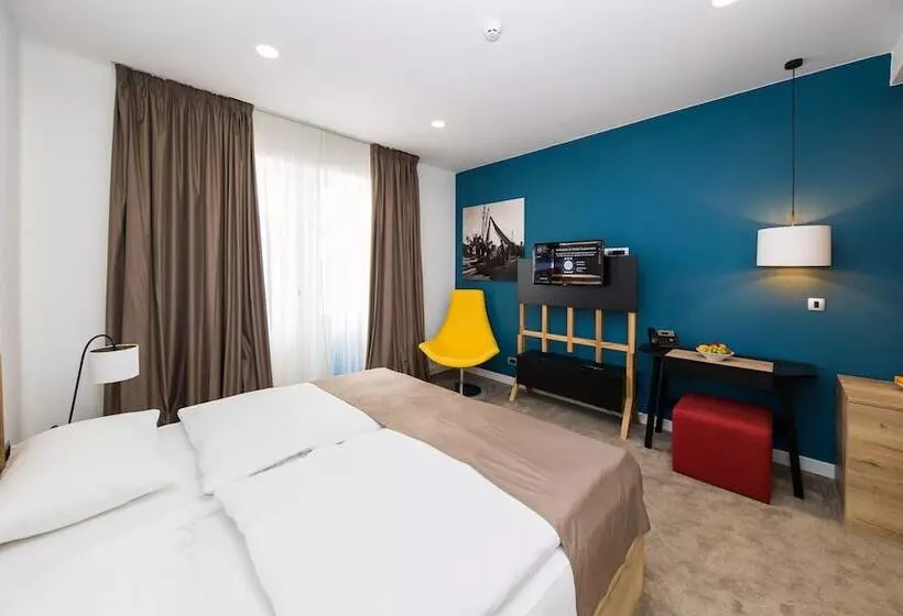Superior-huone Sivuttainen Merinäkymä, Boutique Hotel Esplanade