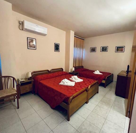 חדר סטנדרט לשלושה, Airone