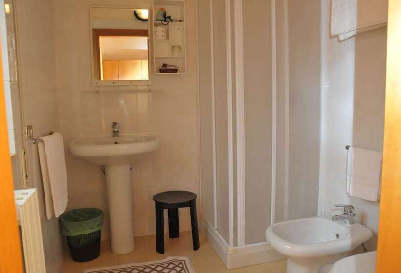 חדר סטנדרט לארבעה, Airone