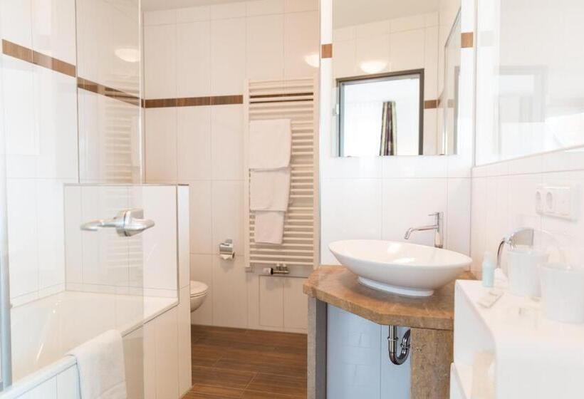 Полулюкс, Arooma