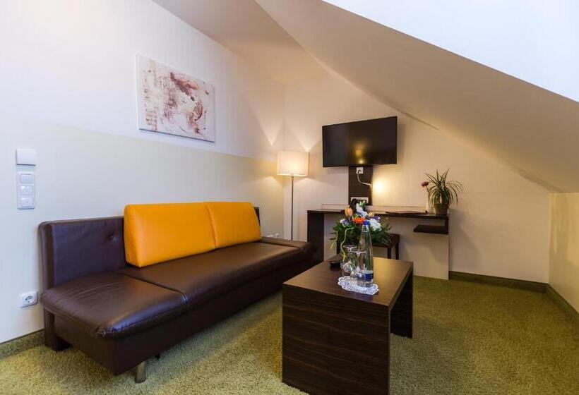 Полулюкс, Arooma