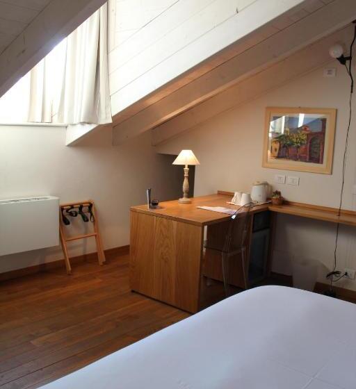 اتاق لوکس, Art Hotel Varese
