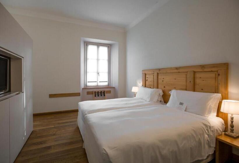 اتاق لوکس, Art Hotel Varese