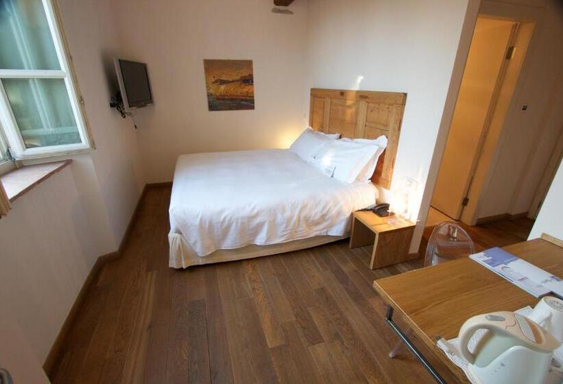 اتاق استاندارد, Art Hotel Varese