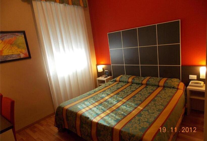 标准单人间, David