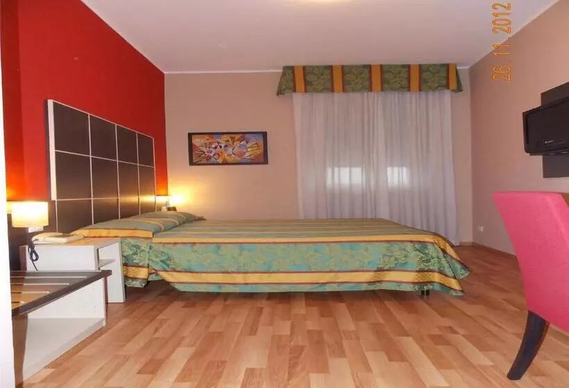 Standard Kolmen Hengen Huone, David