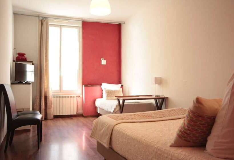 اتاق استاندارد سه نفره, Des Arts, Artisanal Et Independant