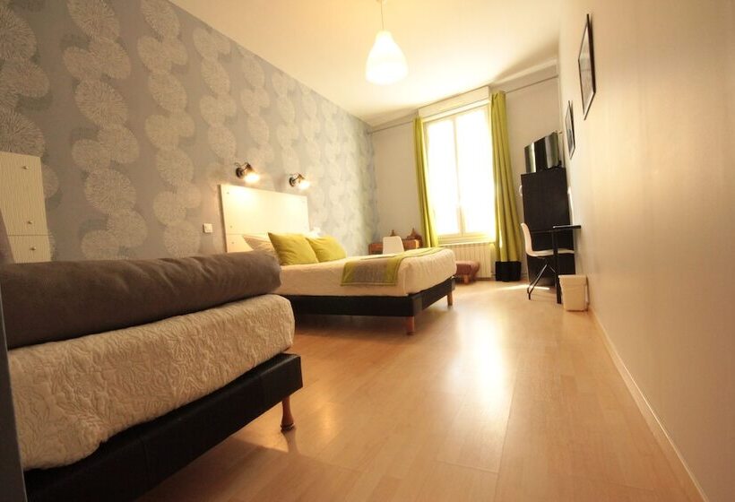 اتاق استاندارد سه نفره, Des Arts, Artisanal Et Independant