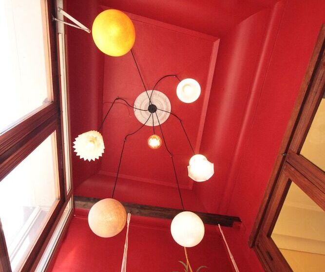 اتاق خانوادگی, Des Arts, Artisanal Et Independant