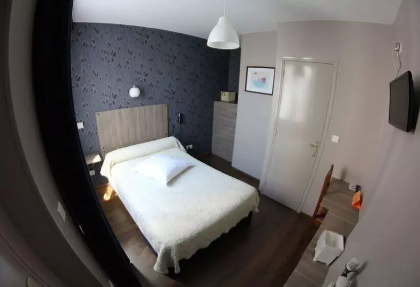 Standard Yhden Hengen Huone, Des Arts, Artisanal Et Independant