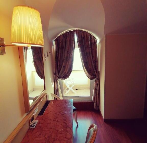 غرفة قياسية فردية, Ena