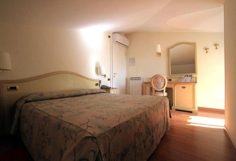 غرفة قياسية فردية, Ena