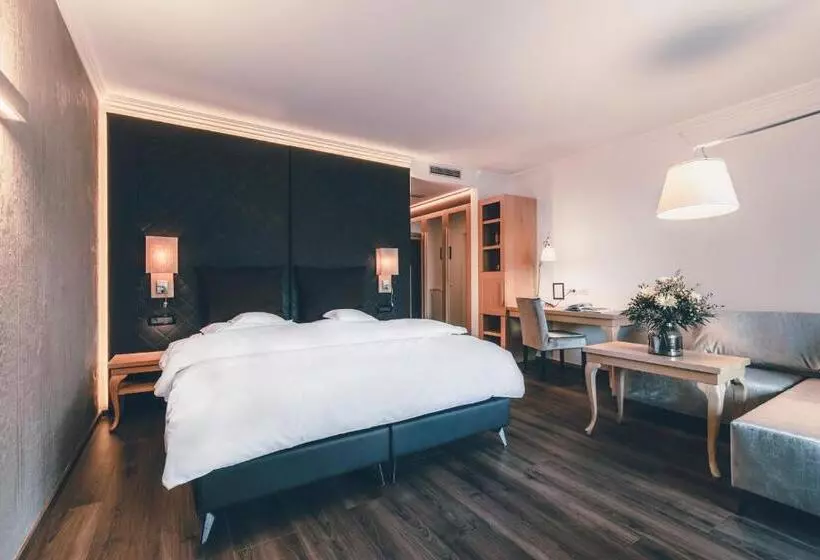 Juniorsviitti Parveke, Golserhof