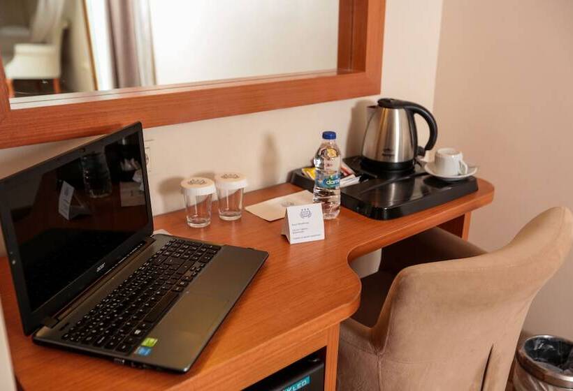 اتاق خانوادگی, Grand Hotel Avcilar