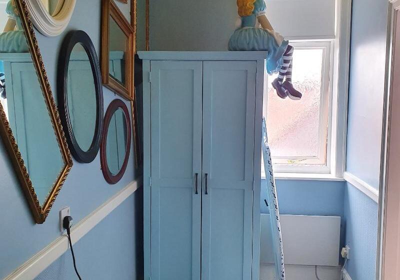 스탠다드 룸, Hatter S