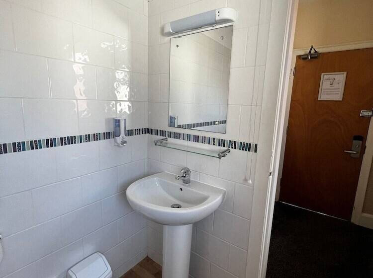 패밀리 룸, Hatter S