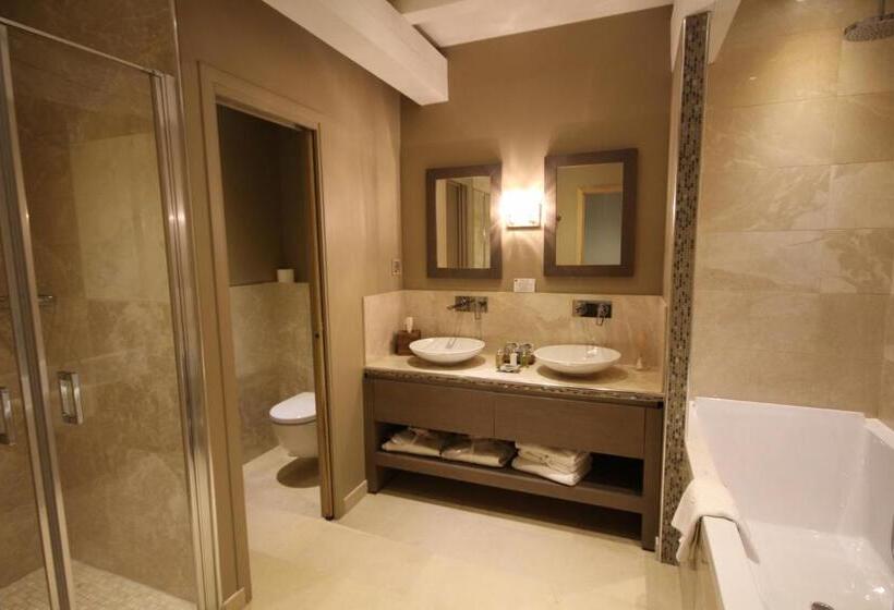 غرفة ديلوكس ذات إطلالة, La Bastide Saint Georges & Spa