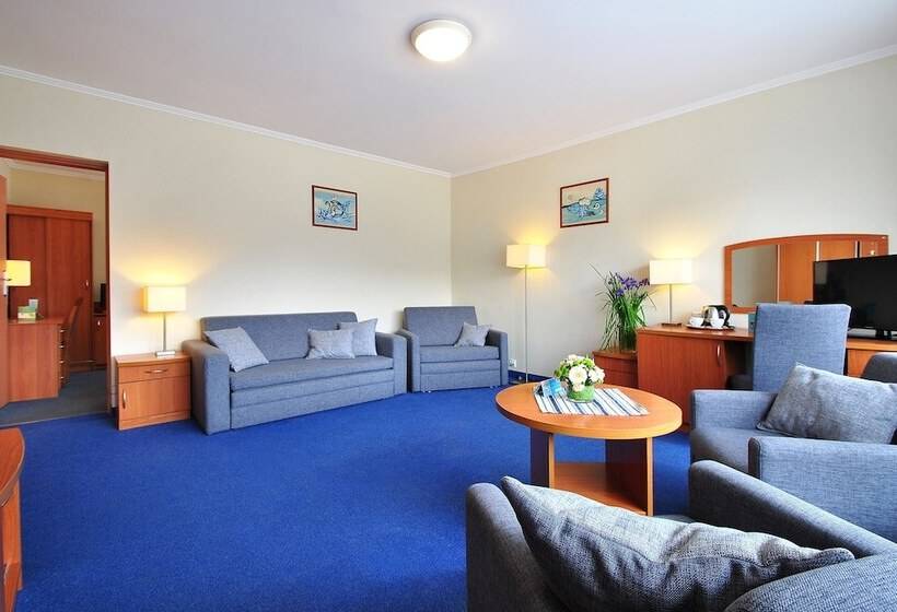 استودیوی استاندارد, La Siesta & Medical Spa