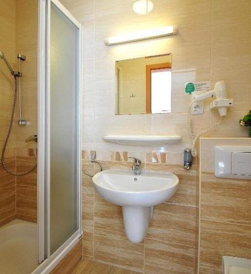 Номер Стандарт Трехместный, La Siesta & Medical Spa