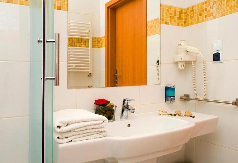 اتاق لوکس, La Siesta & Medical Spa