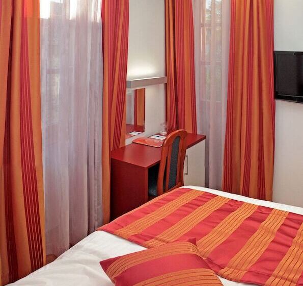 Quarto Estandar Individual, Monika