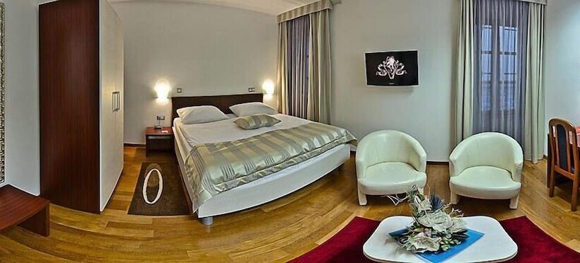 Quarto Superior, Monika