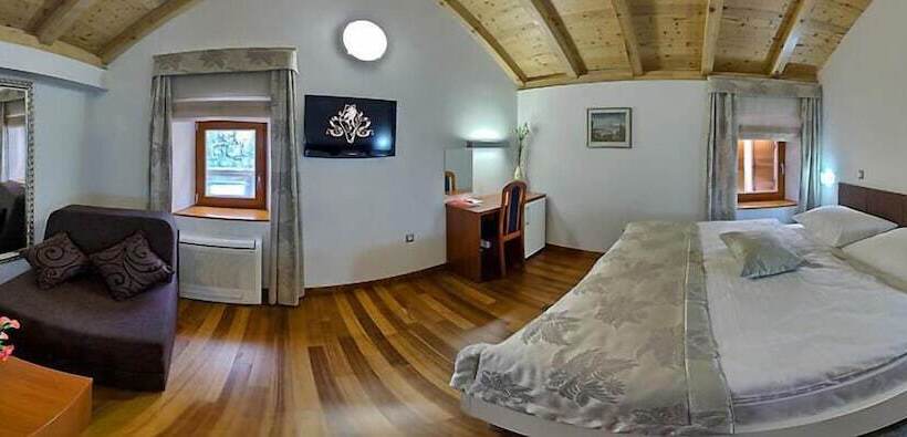 Quarto Superior, Monika