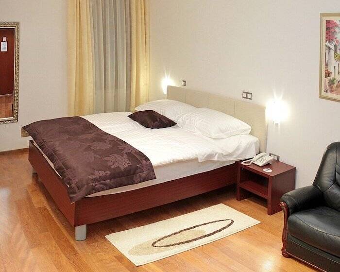 Quarto Superior, Monika