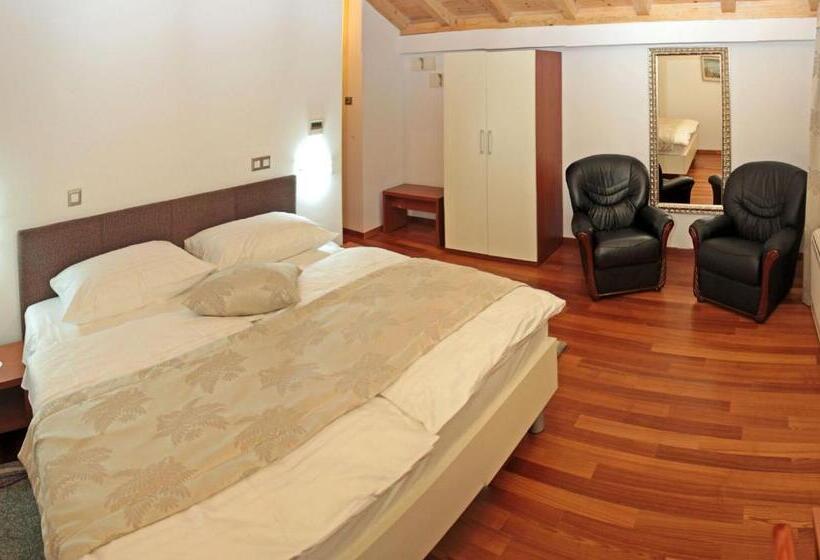 Quarto Superior, Monika