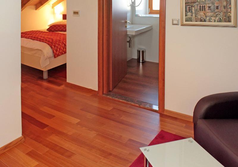 Suíte Júnior, Monika