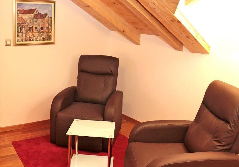 Suíte Júnior, Monika