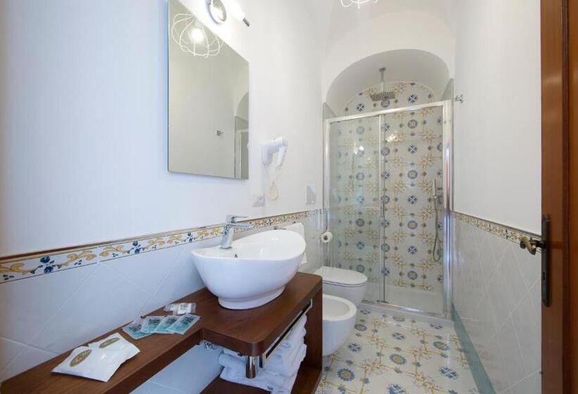 غرفة سوبيريور مطلّة علي البحر مزودة بشُرفة, Open Gate