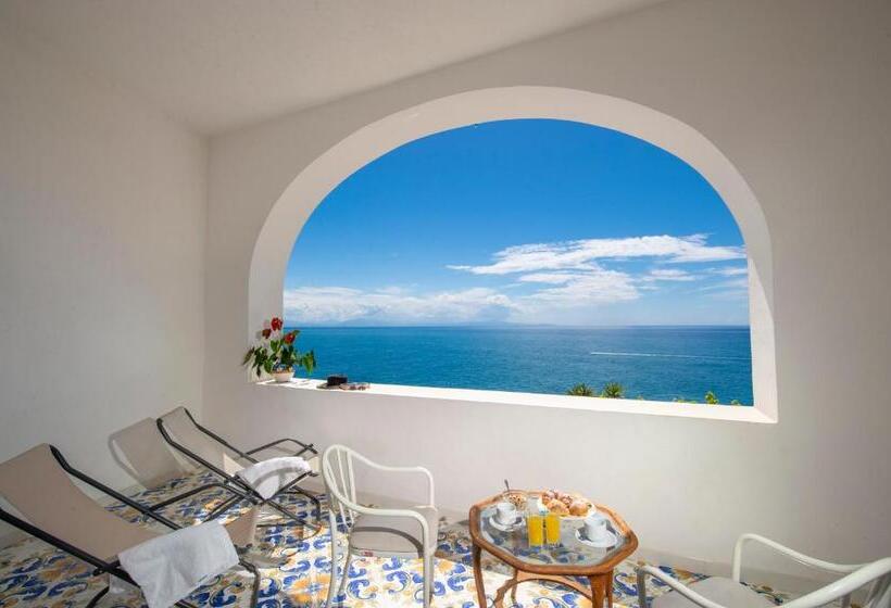 Номер Superior Вид на Море с Балконом, Open Gate