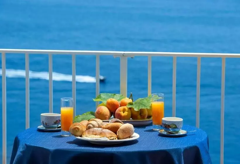 Triple Room Sea View, Open Gate