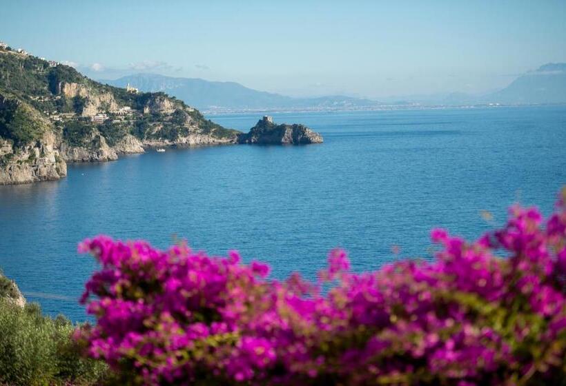 غرفة قياسية مطلّة علي البحر مزوَّدة بشُرفة, Open Gate