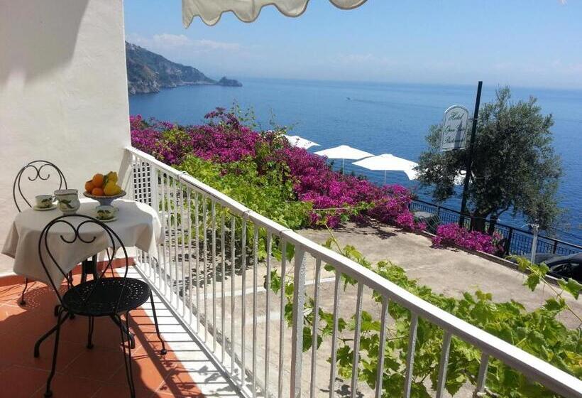 غرفة قياسية مطلّة علي البحر مزوَّدة بشُرفة, Open Gate