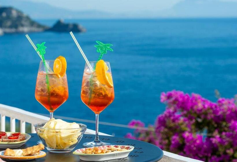 غرفة قياسية مطلّة علي البحر, Open Gate