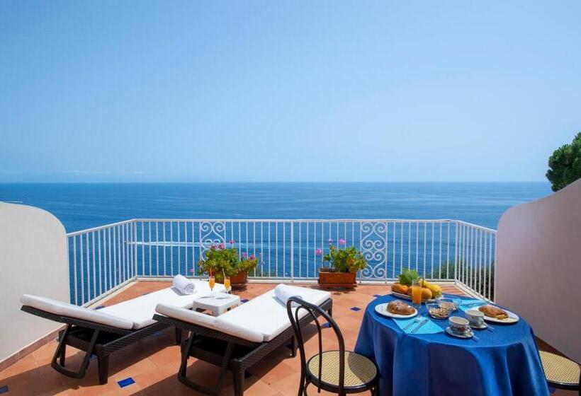 غرفة سوبيريور ثلاثية مطلّة علي البحر, Open Gate