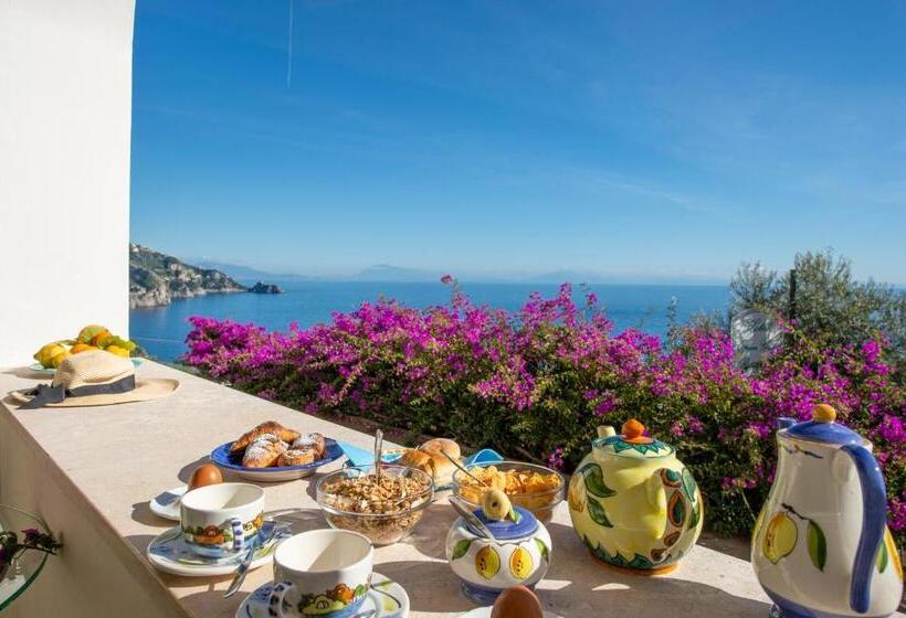 غرفة قياسية مطلّة علي البحر مزوَّدة بشُرفة, Open Gate