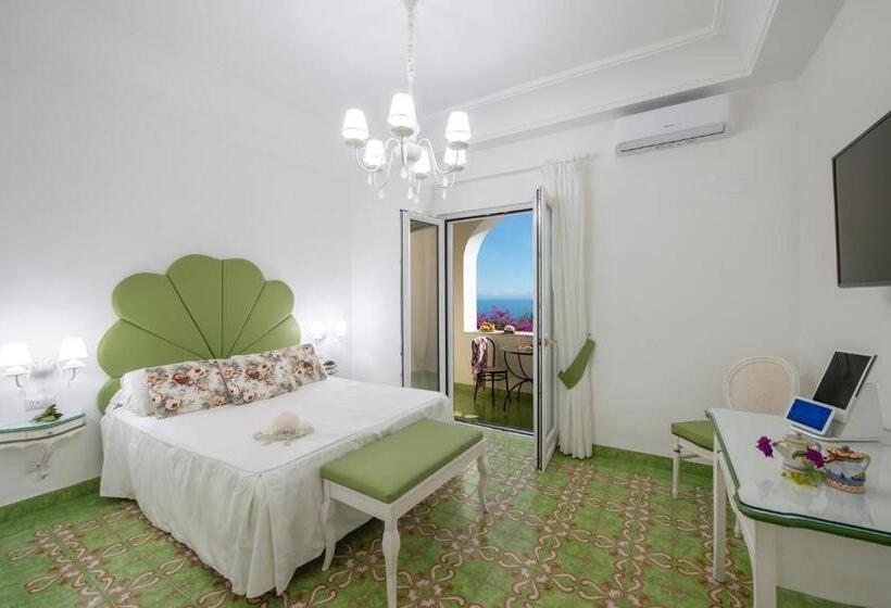 غرفة قياسية مطلّة علي البحر مزوَّدة بشُرفة, Open Gate