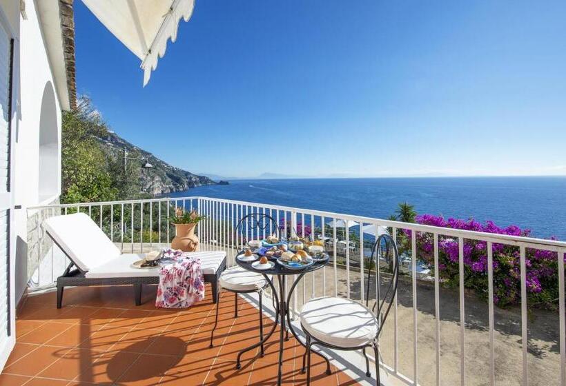 غرفة قياسية مطلّة علي البحر, Open Gate